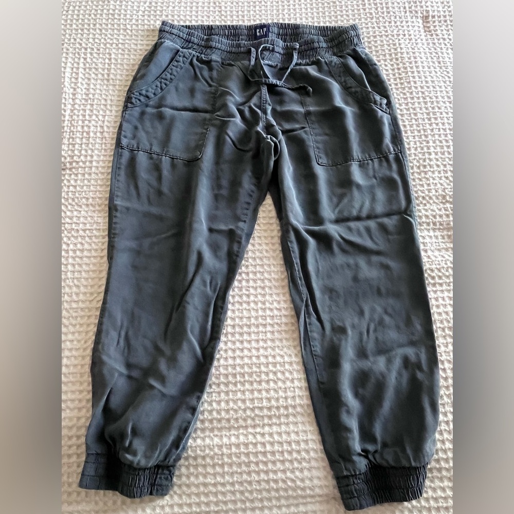 GAP Women’s Dark Gray Jogger Pants, Size L